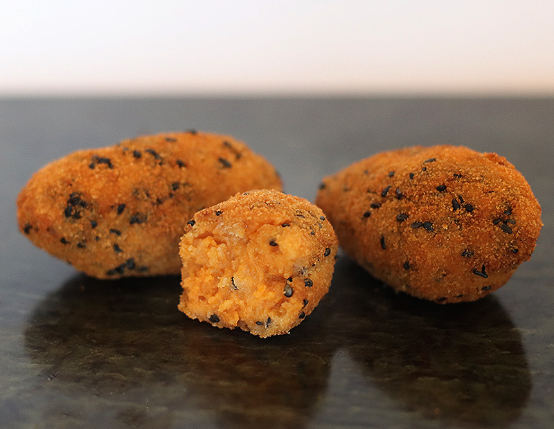 Croquetas-de-pimiento-de-piquillo-y-carne​